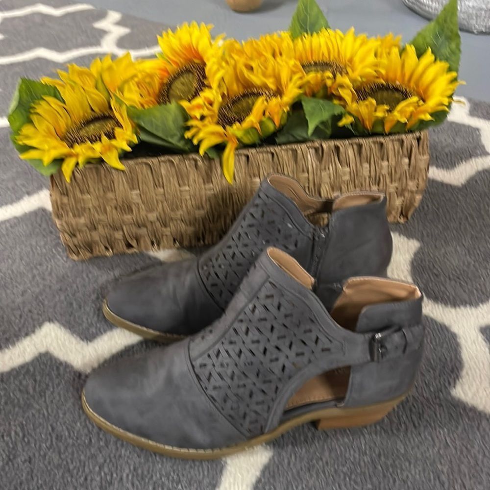 Report Ankle zip up boots